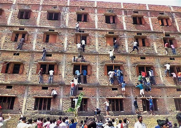 1,000 detained in India over exam cheating: police