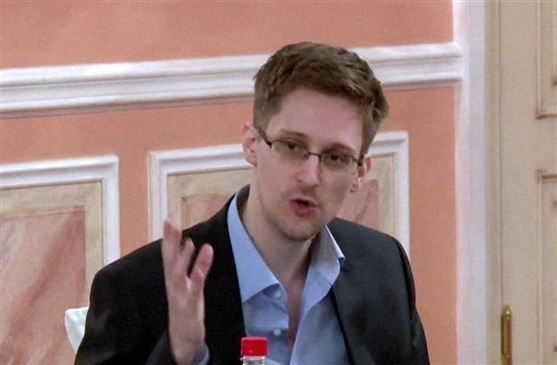 Snowden warns US still intercepts intimate emails