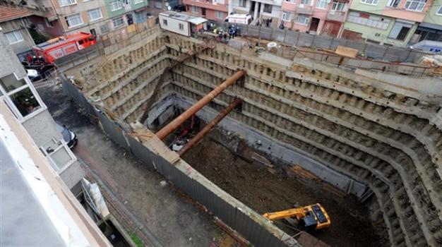 VIDEO: Operator dies as crane topples in Istanbul