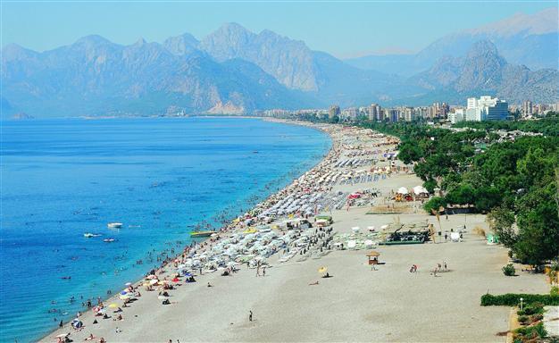 Antalya sees 12.6 pct decline in tourists