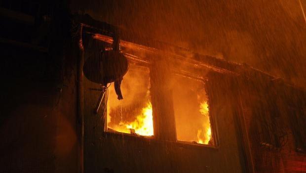 Turkish woman saves two cats from fire, cries for two others