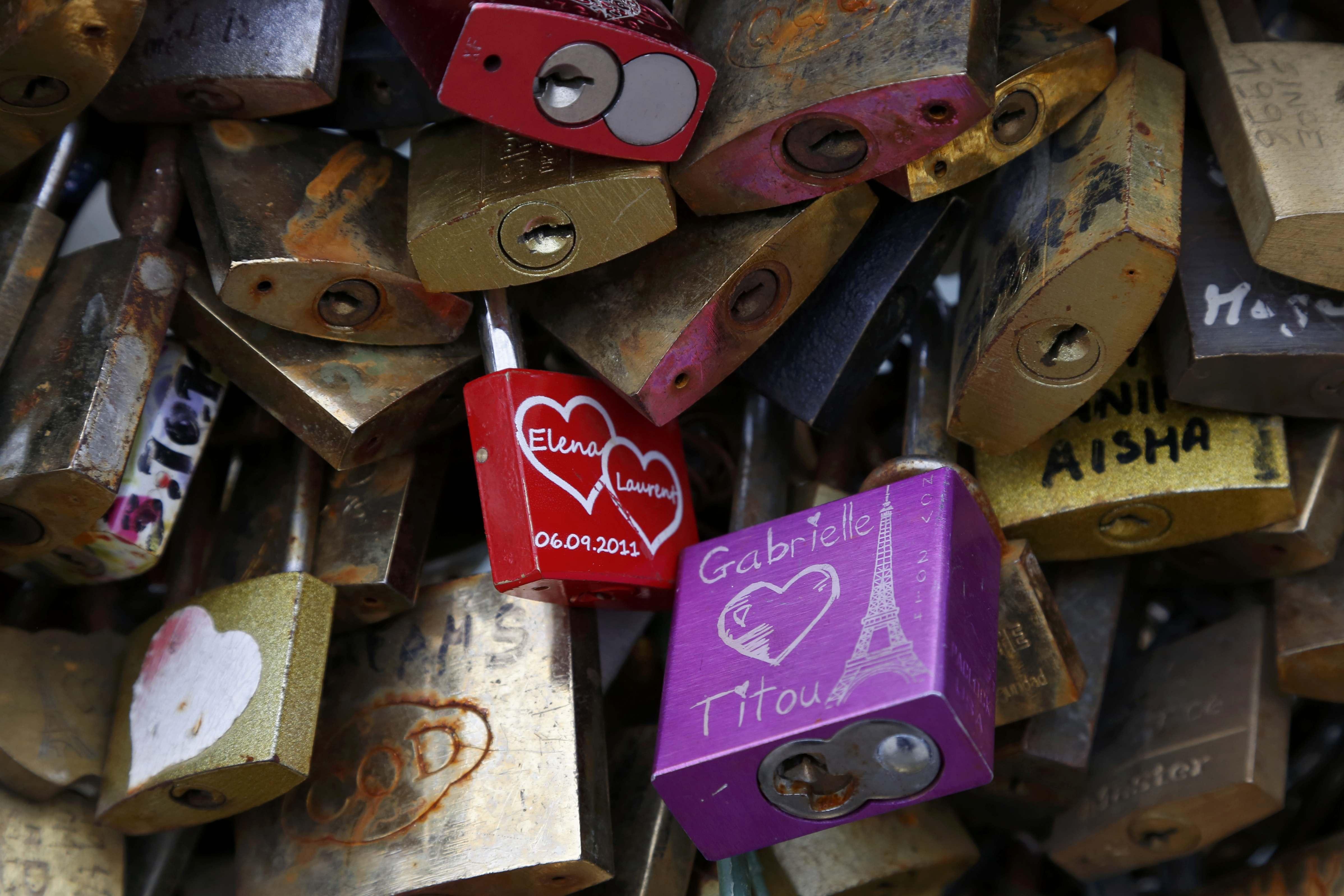 Hearts Break as Paris Says Goodbye to Iconic Love Locks