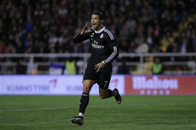 Ronaldo reaches 300 goals for Real in Rayo win - Turkish News