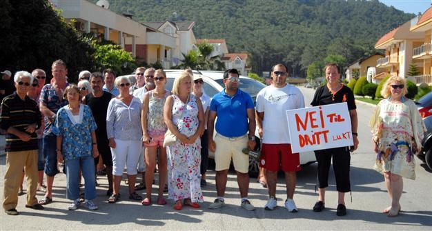 Russian and Norwegian residents protest against waste facility’s smell in Antalya
