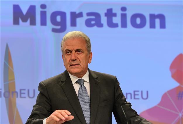 EU asks member states to admit 40,000 asylum seekers