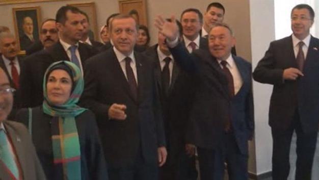 VIDEO: Kazakh president wants Erdoğan next to Atatürk on painting