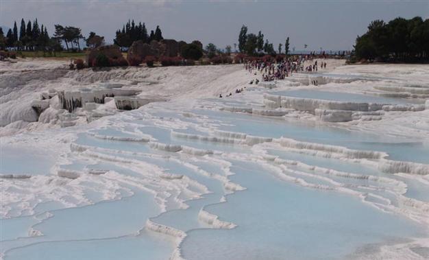 Number of tourists visiting Pamukkale declines