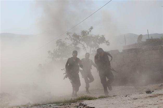 ISIL kills dozens in Syrian army-held area: Observatory