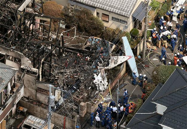 Small plane crashes in Tokyo; 3 dead, 3 survive