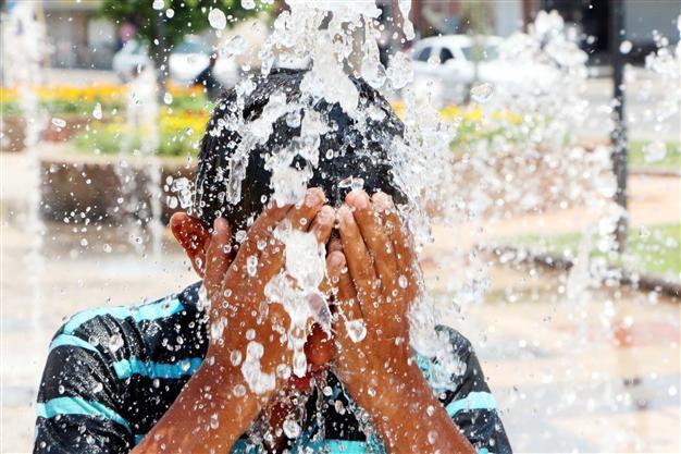 Heatwave across Turkey continues as mercury rises