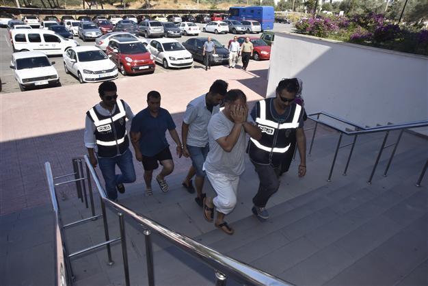 Turkey arrests four traffickers over migrant toddlers death