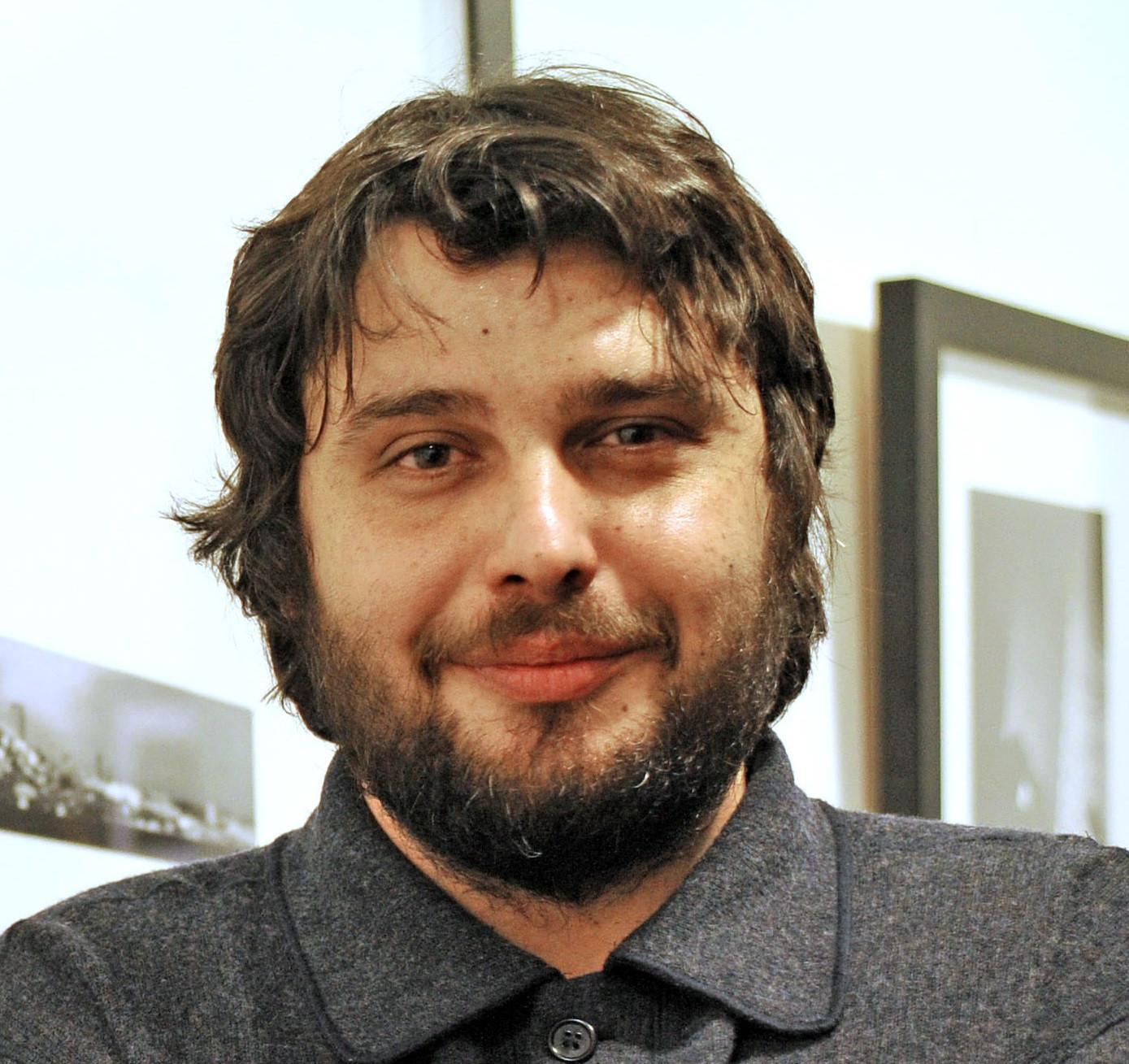 Alp Sime at Empire Project with long-awaited show