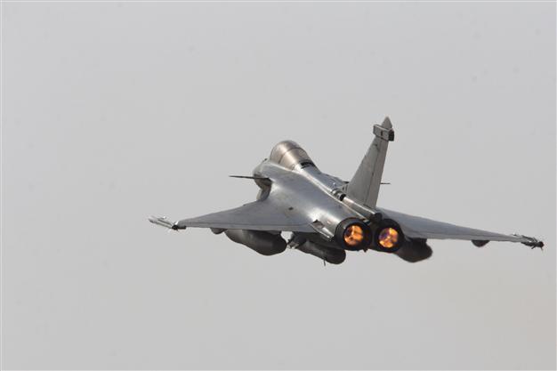 Coalition air forces bomb ISIL on Turkey-Syria border