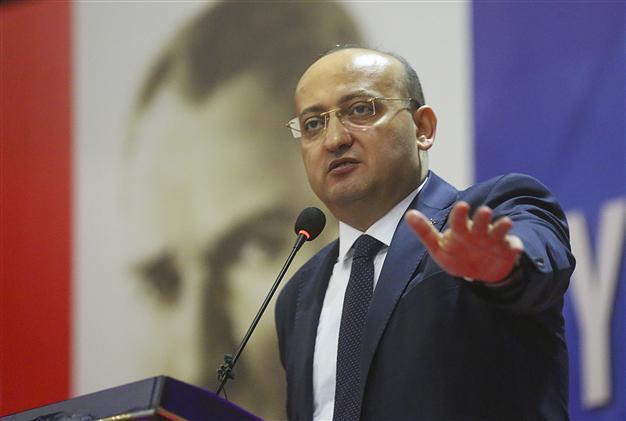 Deputy PM Akdoğan offers guarded criticism of attacks on journalists