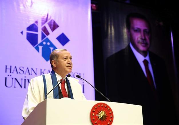 Erdoğan lashes out at Russia, US over Syria policies