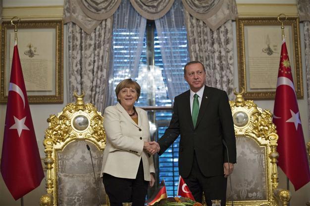 Merkels embrace of Turkey draws criticism from Bavarian allies