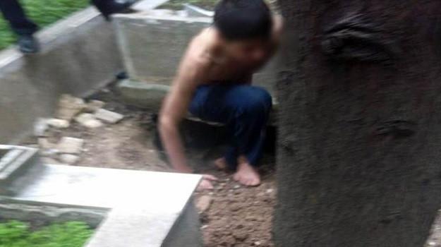 Police fire tear gas at grave robber trapped ‘in search of gold teeth’