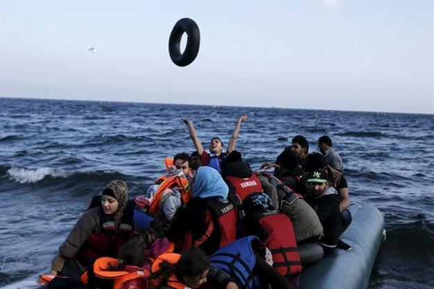 Hundreds of migrants rescued off eastern Greek islands