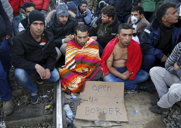 Migrants sew lips in Greek-Macedonia border protest