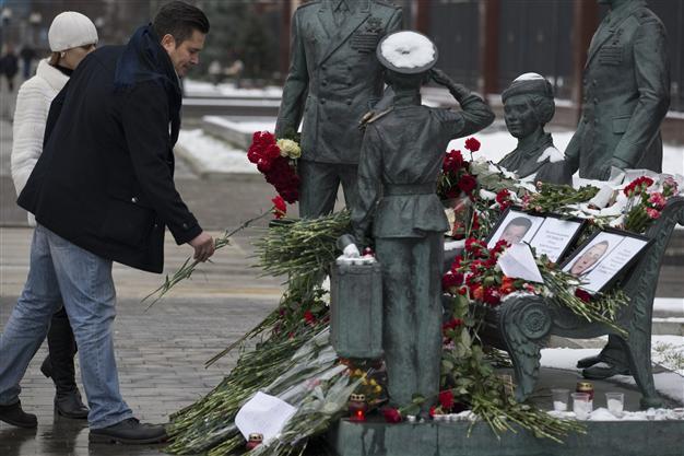 Russian pilot’s coffin flies to Russia
