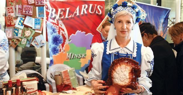 Foreign Ministry bazaar raises funds for students