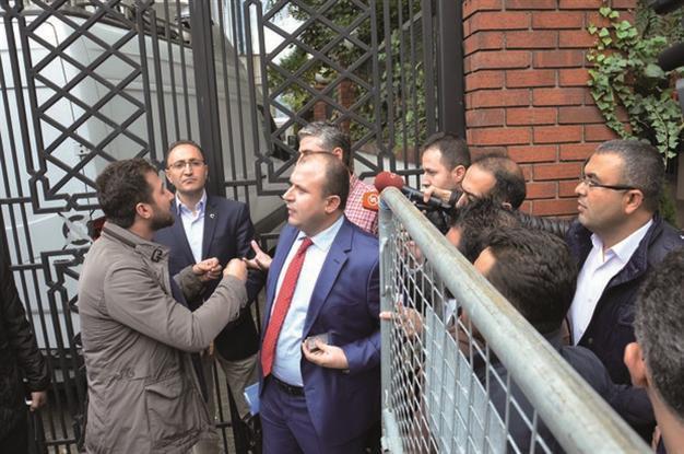 Editorial policy of Gülen-linked dailies turns 180 degrees after caretakers take over