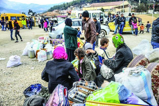 Thousands of Turkmens flee to Turkey from Syria