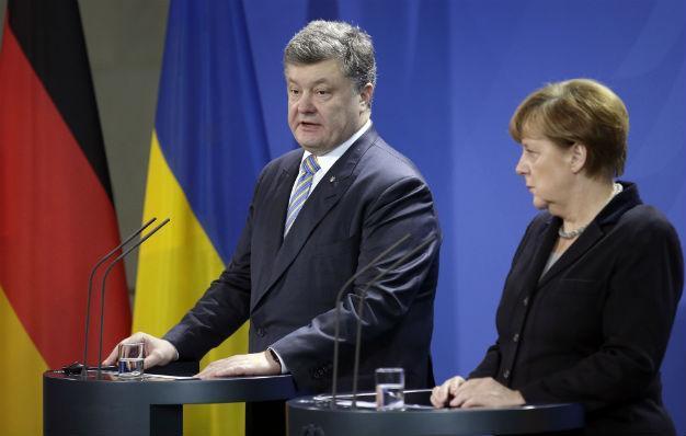 Ukraines Poroshenko sees increased risk of open war with Russia