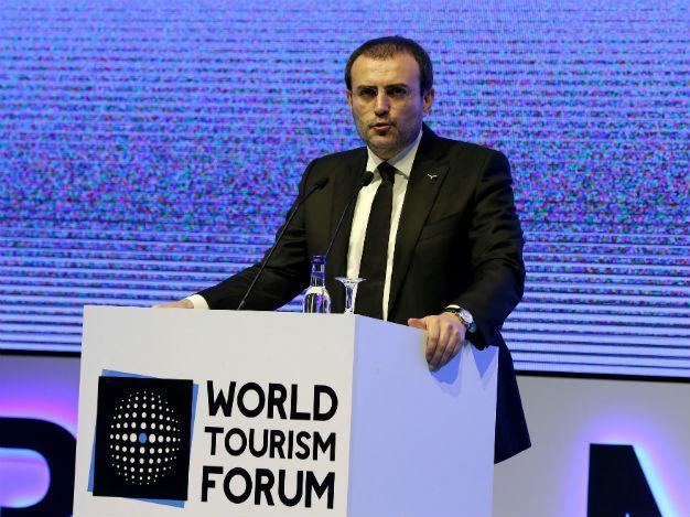 Tourism minister calls for defense of ‘freedom of travel’ amid downturn