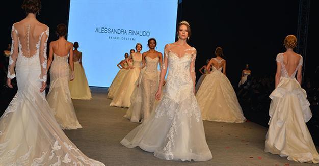 İzmir: Capital of bridal gowns and divorce
