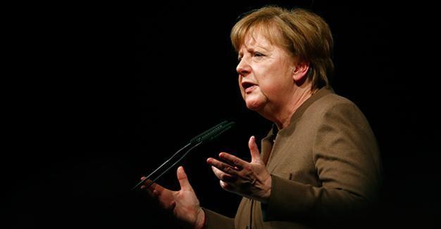 Merkel calls Turkey ‘right’ in wanting to share refugee task with Europe