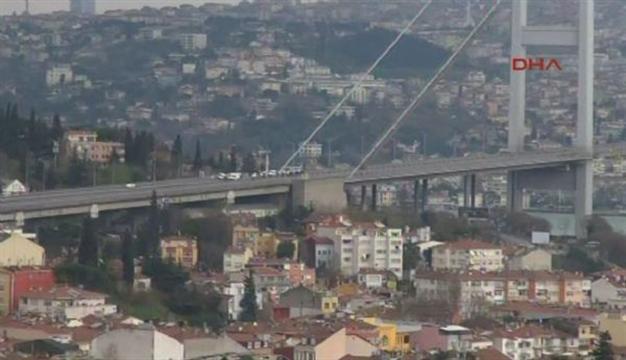 Car abandoned in Bosphorus Bridge emergency lane causes alarm