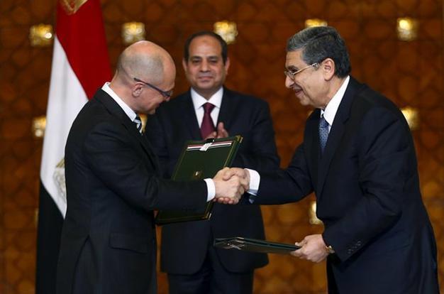 Russia signs deal to build Egypts first nuclear plant