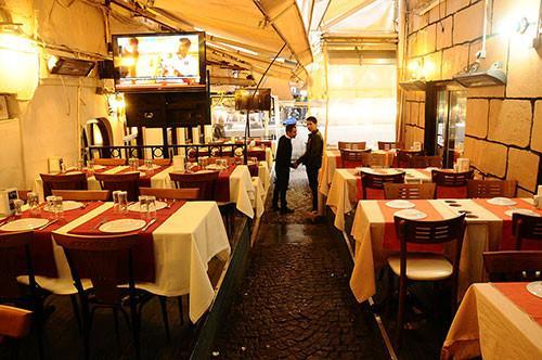 Istanbul deserted after suicide attack: Four looks around the city