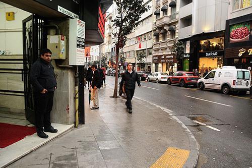 Istanbul deserted after suicide attack: Four looks around the city