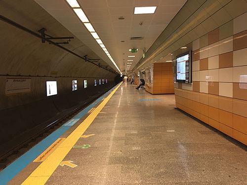 Istanbul deserted after suicide attack: Four looks around the city