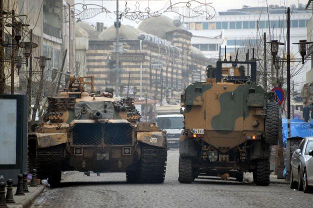 Two soldiers wounded in PKK attack in Diyarbakır’s Sur