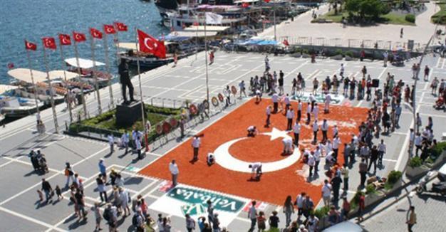 Chef association head fined for Turkish flag made of spices