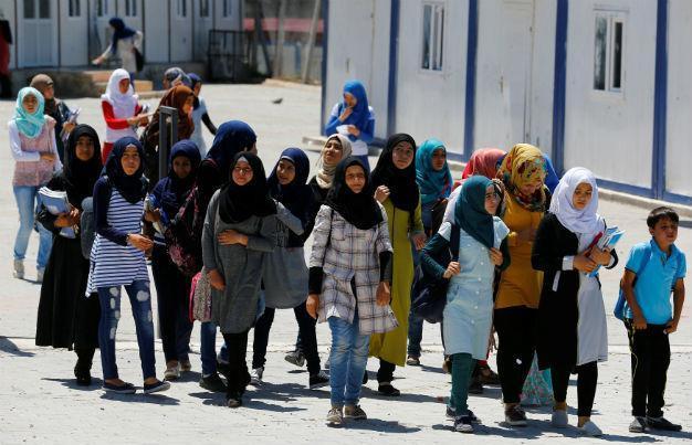 Only 30 percent of refugees outside Turkish camps go to school: Report