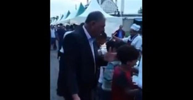 Municipal police kicks Syrian refugee children out of free dinner line in Turkey’s east