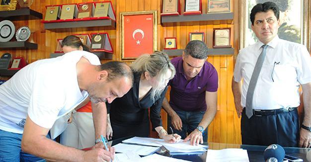 Kemer mayor resigns from MHP amid rift over house offer to family of Russian jet pilot