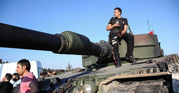 Coup-attempting soldiers on Bosphorus Bridge surrender