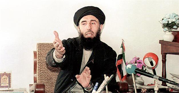 Afghanistan signs draft accord with militant leader