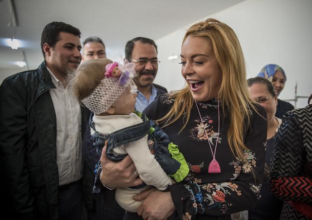 Lindsay Lohan visits refugee camp in Turkey’s southeast