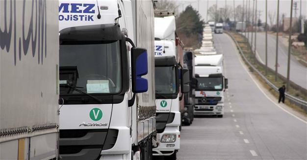 Trucks form long queue at border gate Turkey’s west
