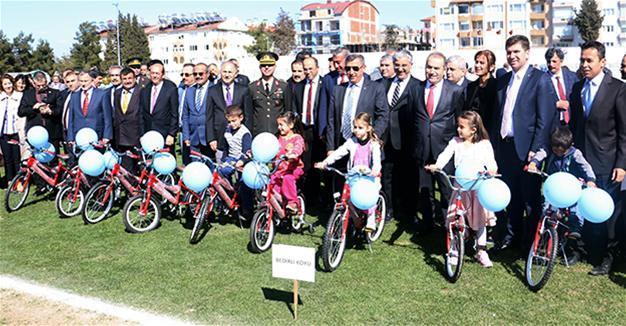 Turkish governor replaces official cars with bicycles for ‘healthier public workers’