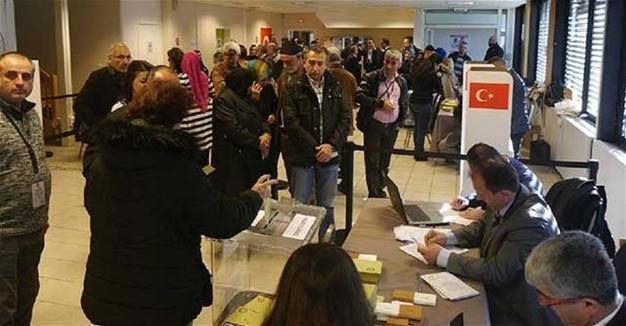 38,000 Turks abroad cast votes on first day of charter referendum voting
