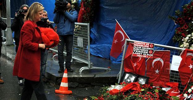 US consul-general in Istanbul lays flowers to Reina nightclub after attack