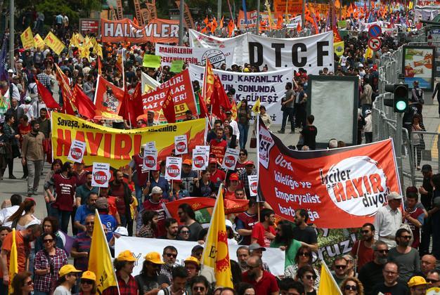 Thousands mark May Day in Turkey