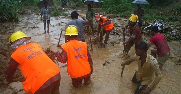 Bangladesh rescuers battle to reach victims